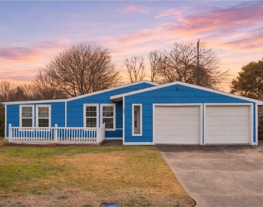 105 Pompano Avenue - Photo Thumbnail 1