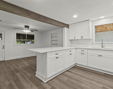 802 Collins Street - Photo Thumbnail 5