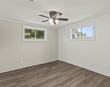 802 Collins Street - Photo Thumbnail 2