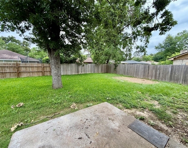 5015 Glendower Drive - Photo Thumbnail 13