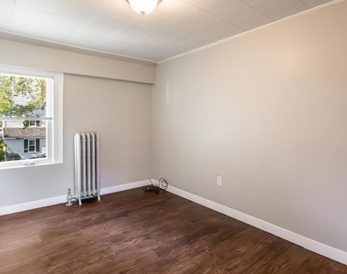 137 Locust - Photo Thumbnail 11
