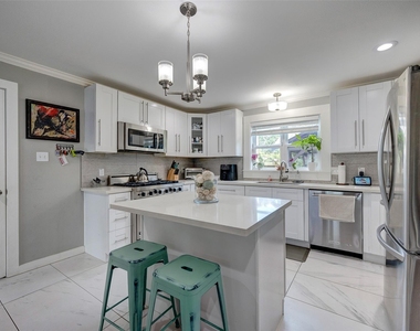 5205 Irvington Boulevard - Photo Thumbnail 9