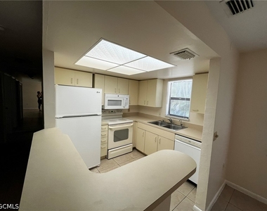 919 Se 8th Terrace - Photo Thumbnail 15