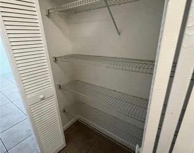 919 Se 8th Terrace - Photo Thumbnail 5