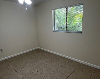 919 Se 8th Terrace - Photo Thumbnail 9