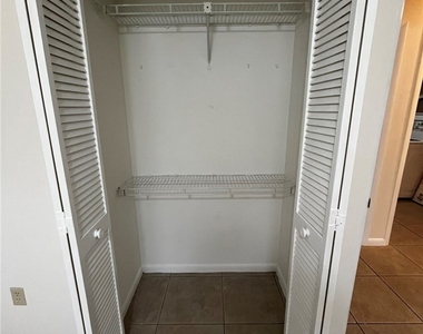 919 Se 8th Terrace - Photo Thumbnail 7