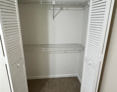 919 Se 8th Terrace - Photo Thumbnail 11