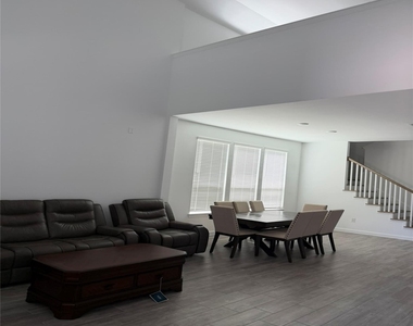25318 Loch Doon Drive - Photo Thumbnail 4