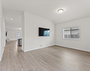 21409 Mary Myrtle Street - Photo Thumbnail 10