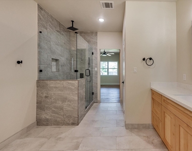 153 Bending Oaks Lane - Photo Thumbnail 16
