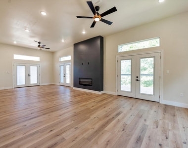 153 Bending Oaks Lane - Photo Thumbnail 11