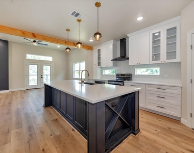 153 Bending Oaks Lane - Photo Thumbnail 10