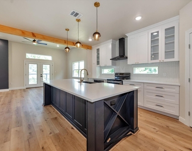 153 Bending Oaks Lane - Photo Thumbnail 9
