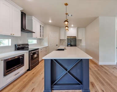 153 Bending Oaks Lane - Photo Thumbnail 8