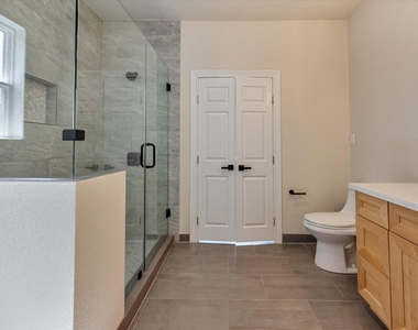 153 Bending Oaks Lane - Photo Thumbnail 24