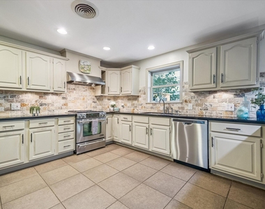 9813 Pine Lake Drive - Photo Thumbnail 9