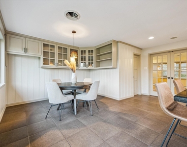 9813 Pine Lake Drive - Photo Thumbnail 5