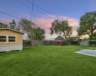 9813 Pine Lake Drive - Photo Thumbnail 21