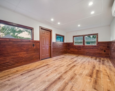 9813 Pine Lake Drive - Photo Thumbnail 19