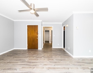 190 Park - Photo Thumbnail 3