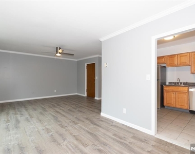 190 Park - Photo Thumbnail 13