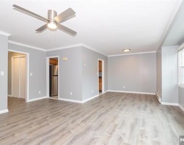 190 Park - Photo Thumbnail 5