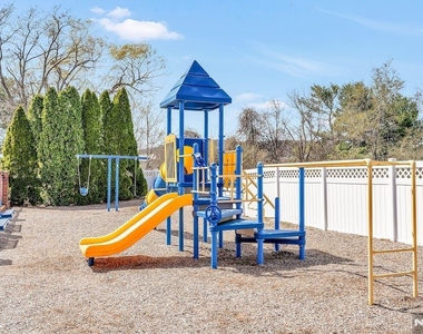1041 Cumberland - Photo Thumbnail 17
