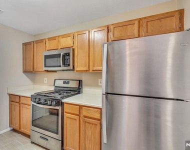 1041 Cumberland - Photo Thumbnail 6