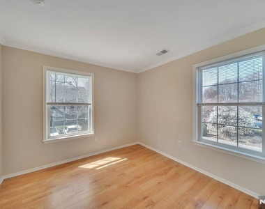 1041 Cumberland - Photo Thumbnail 11