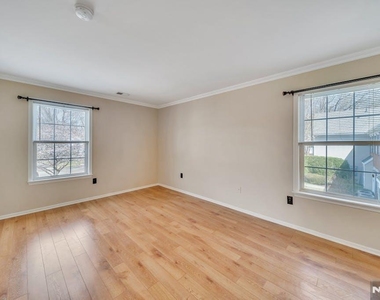 1041 Cumberland - Photo Thumbnail 8
