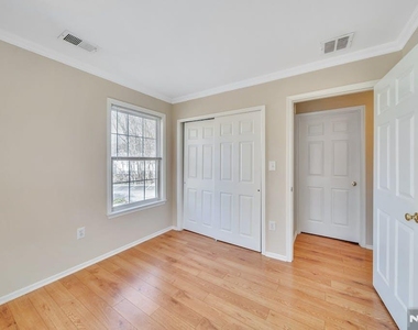 1041 Cumberland - Photo Thumbnail 12