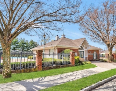1041 Cumberland - Photo Thumbnail 16