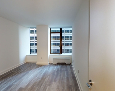 10 Hanover Square - Photo Thumbnail 1