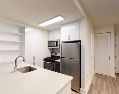 10 Hanover Square - Photo Thumbnail 2