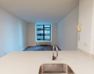 10 Hanover Square - Photo Thumbnail 3