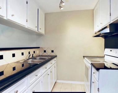 2515 Shakespeare Street - Photo Thumbnail 5