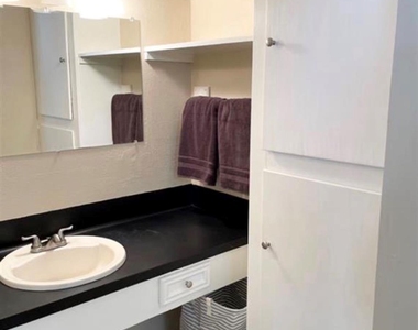 2515 Shakespeare Street - Photo Thumbnail 12