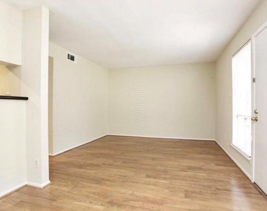 2515 Shakespeare Street - Photo Thumbnail 3