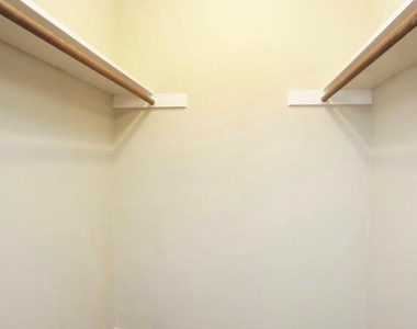2515 Shakespeare Street - Photo Thumbnail 9