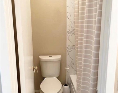 2515 Shakespeare Street - Photo Thumbnail 10