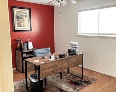 2515 Shakespeare Street - Photo Thumbnail 7