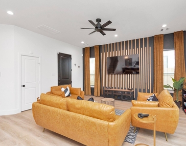 5308 Denmark Street - Photo Thumbnail 4