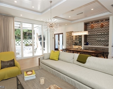 675 2nd Street S - Photo Thumbnail 3