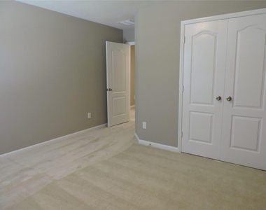 1102 Upton Court - Photo Thumbnail 24