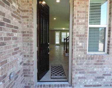 1102 Upton Court - Photo Thumbnail 2