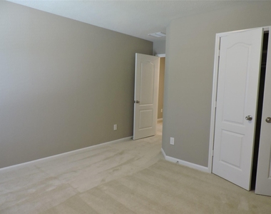 1102 Upton Court - Photo Thumbnail 25
