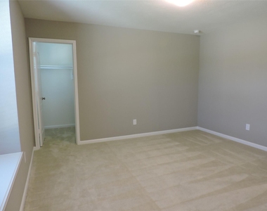 1102 Upton Court - Photo Thumbnail 17