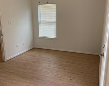3722 Putnam Drive - Photo Thumbnail 15