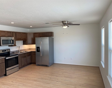3722 Putnam Drive - Photo Thumbnail 2
