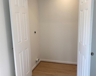 3722 Putnam Drive - Photo Thumbnail 16